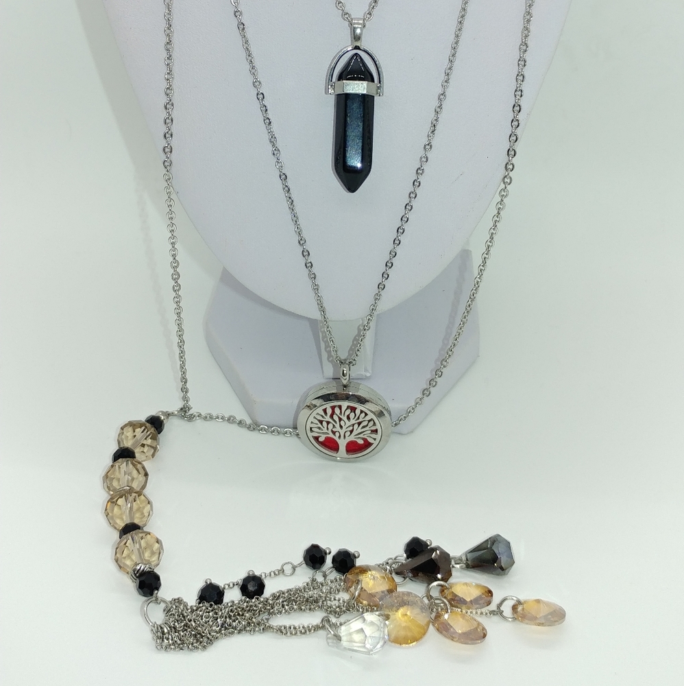 3 individual necklace's